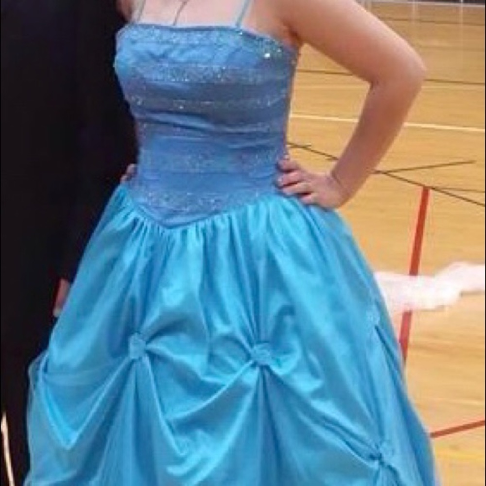 Dress - Picture 2 of 3